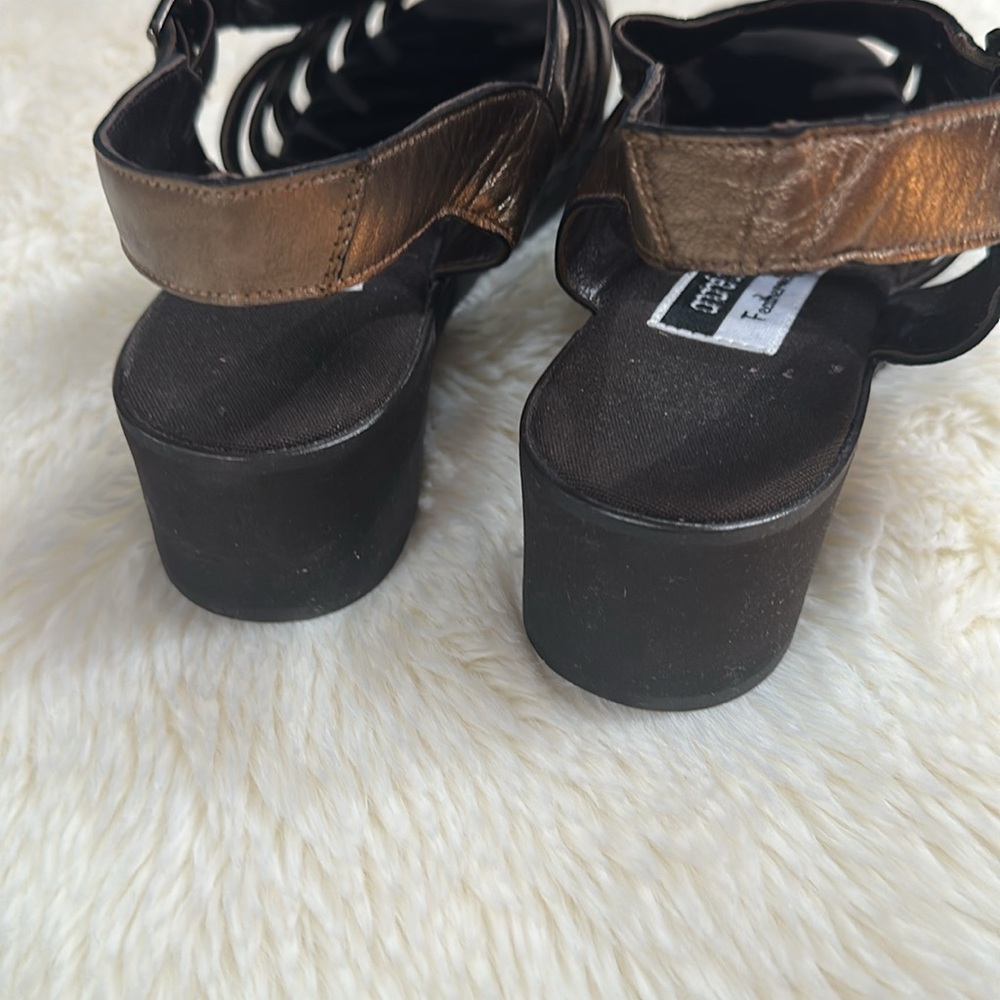 André Assous Featherweights Sandals - Picture 4 of 10